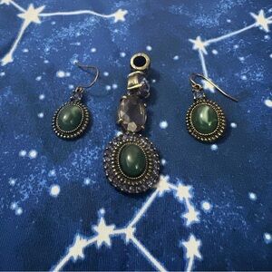 VINTAGE Avon Green Cabochan Earrings & Necklace Pendant